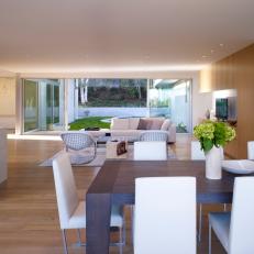Bright and Open Dining Room With Modern Furnishings
