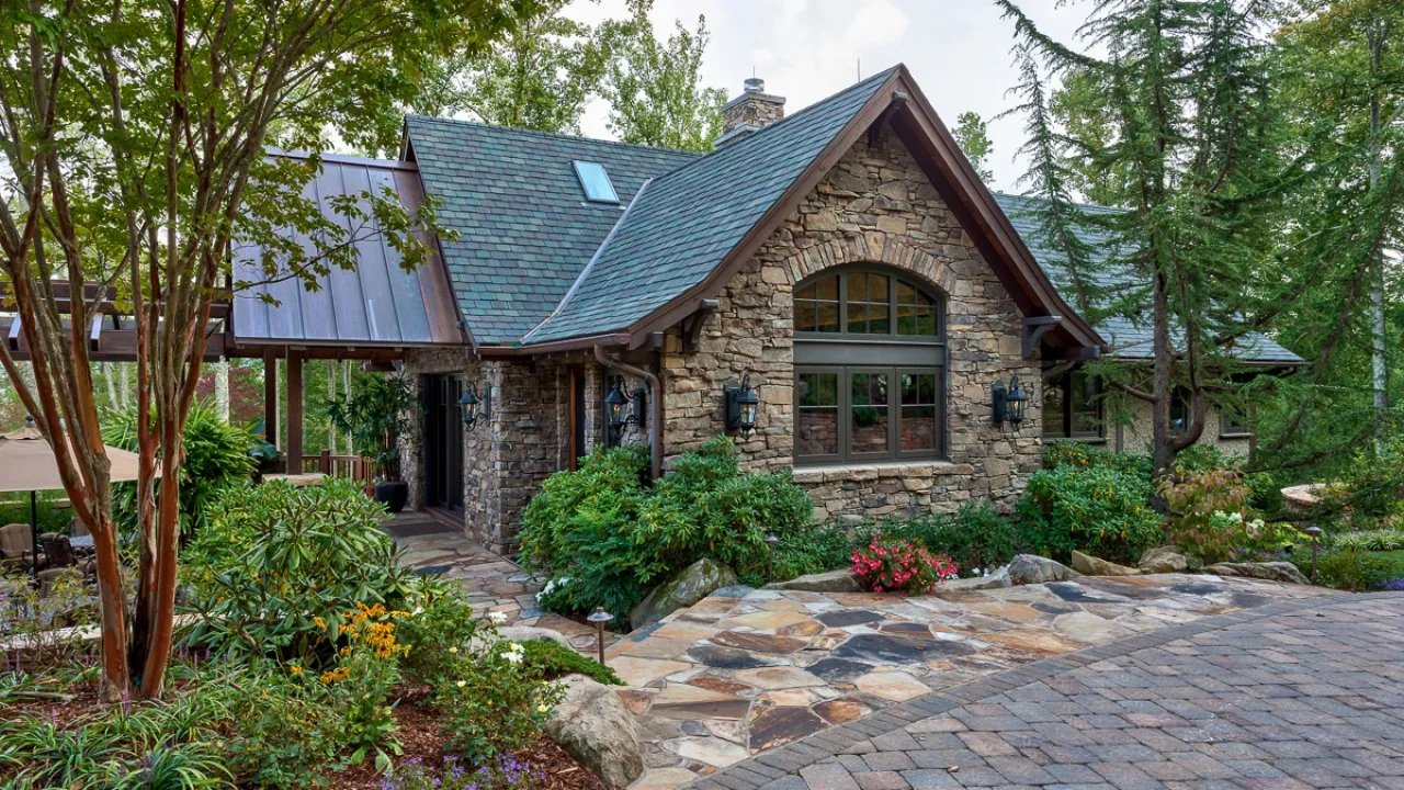 Amazing Outdoor Space in Mountain Setting | HGTV, image size:1280x720