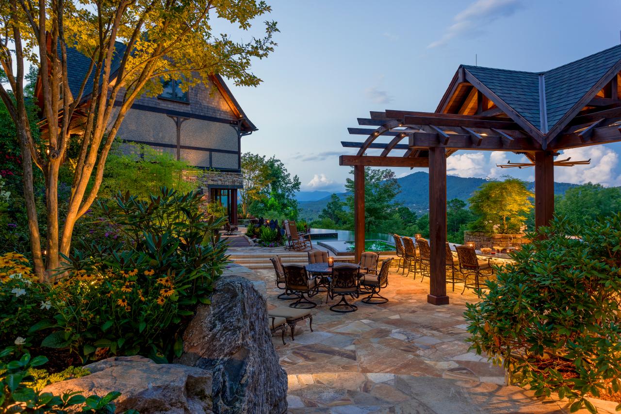 Rustic Outdoor Space With Infinity Pool, Rustic Mountain Landscape Ideas