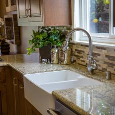 Neutral Traditional Kitchen With Farmhouse Sink