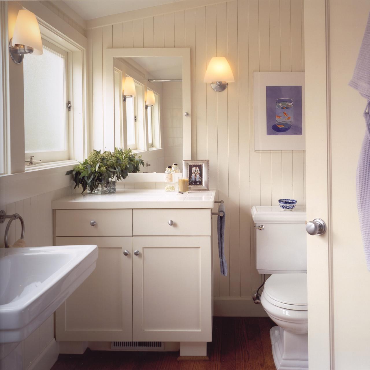Chic Cottage Bathroom With Beadboard Walls | HGTV
