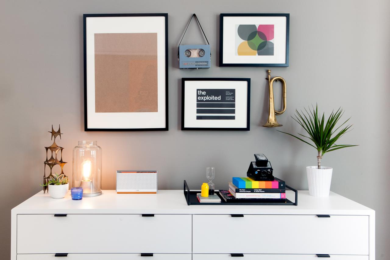 Featured image of post Ideas For Displaying Pictures On Walls / Diy accent wall ideas and picture wall ideas to display family photos in any room in your home • when it comes to accent wall ideas for your home, nothing is more personal and beautiful than a family photo wall or a gallery wall.