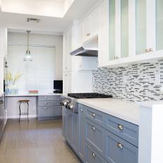 Sleek Midcentury Modern Kitchen With Two-Toned Cabinets