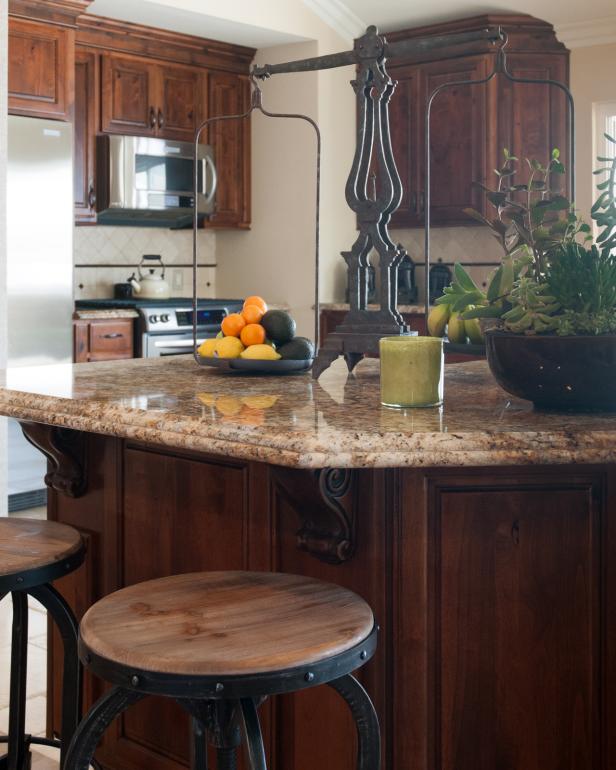 Traditional Kitchen Island With Barstools and Granite ...