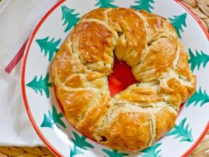 Cheese and Herb Wreath Pastry