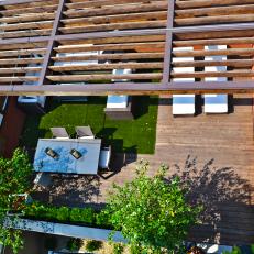 Sunny Chicago Roof Deck With Cedar Pergola