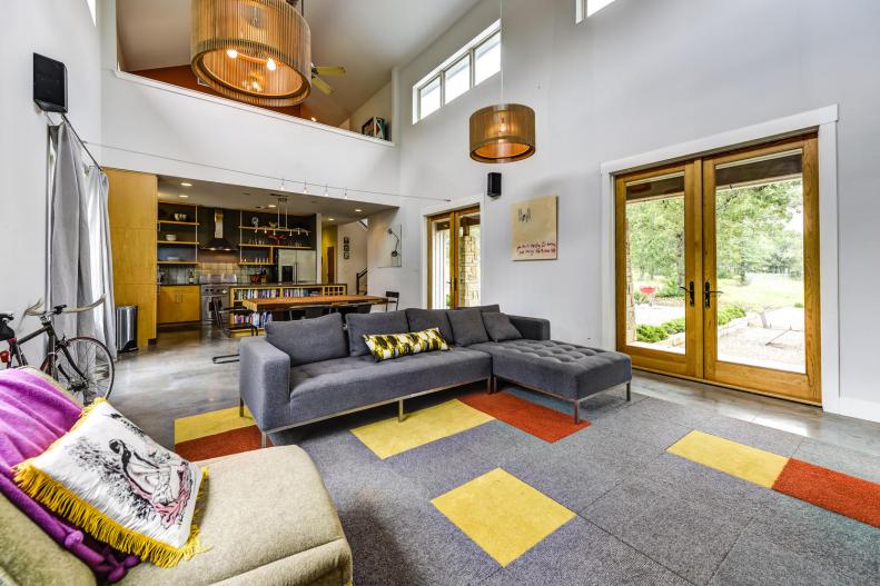 Modern Great Room with Gray Sofa and Geometric Rug 