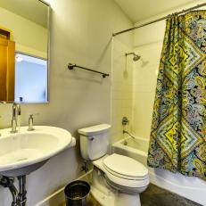 Small Contemporary Bathroom With Bold, Graphic Shower Curtain
