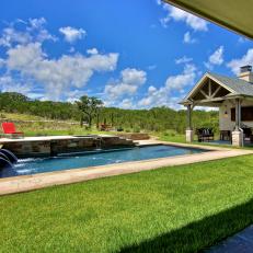 Luxurious Backyard Swimming Pool