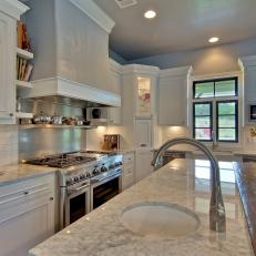 Ranch Home's Kitchen With Traditional Range Hood