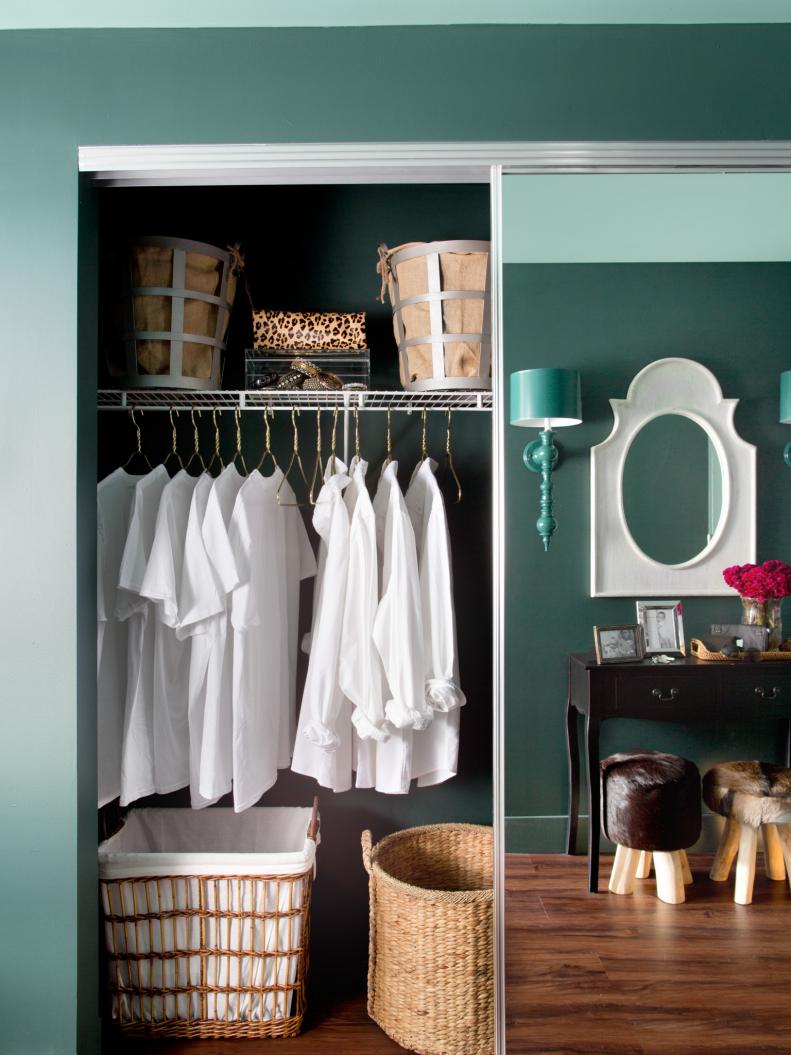 Mirrored closet doors get a bad rap for being dated and gaudy, but if theyâ  re done right, they can make a space feel much larger and brighter than it actually is.