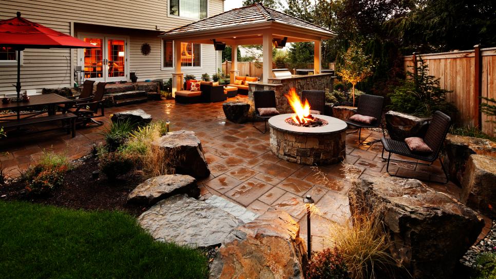 Traditional Backyard Patio With Fire Pit | HGTV