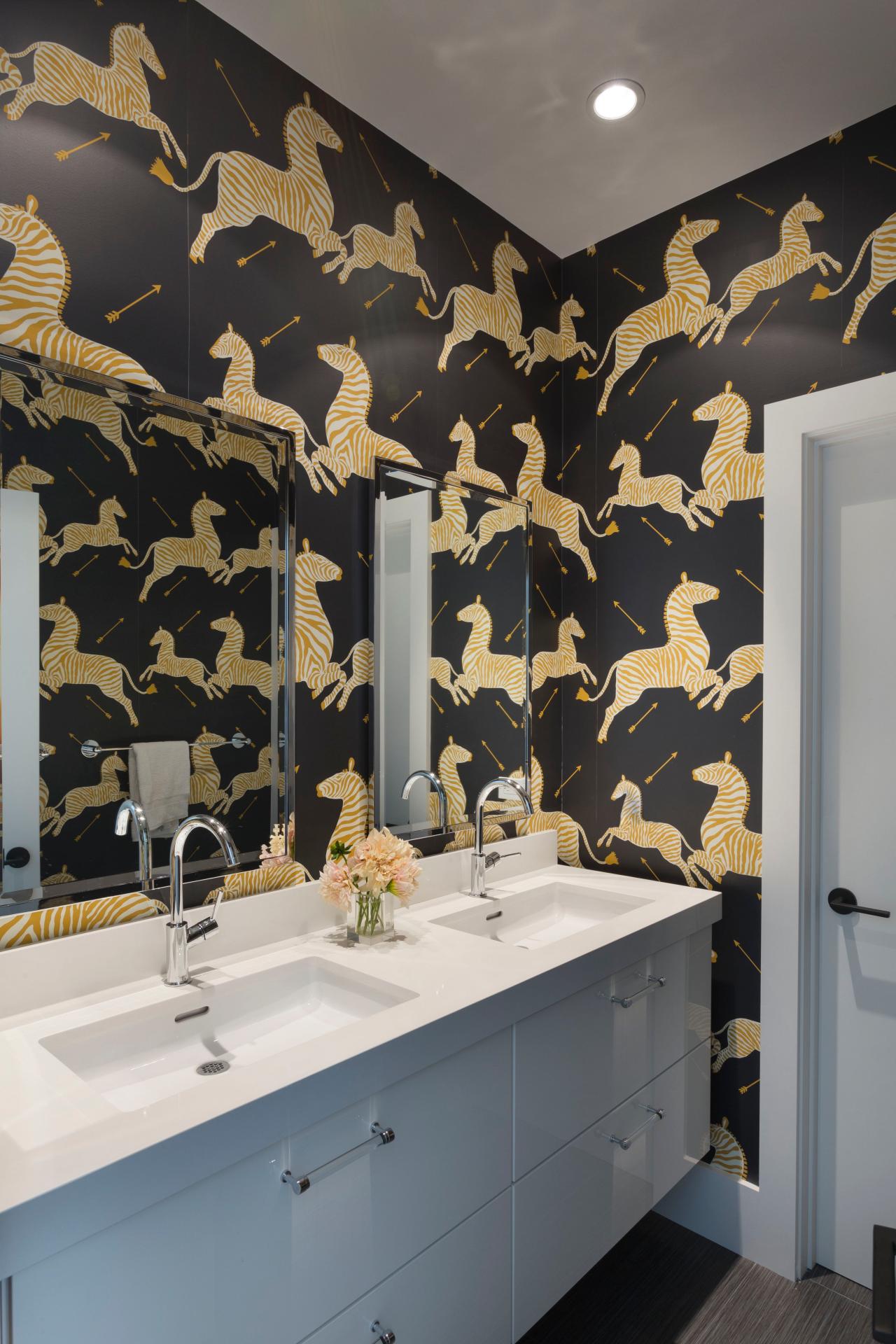 15 Beautiful Reasons to Wallpaper Your Bathroom | HGTV's ...
