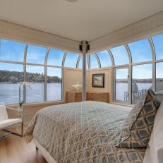 Seattle Houseboat: Bedroom With Wraparound Windows