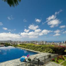 Luxurious Pool With a View of Honolulu