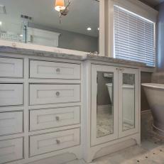 Bathroom Vanity With Mirrored Cabinet