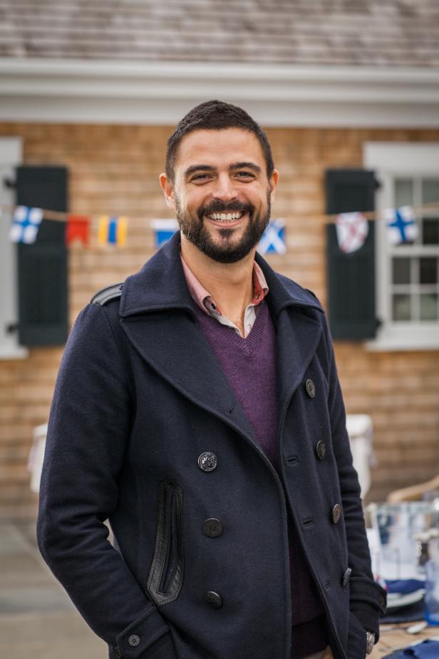 Host John Gidding in Nautical Themed Patio for Clambake | HGTV