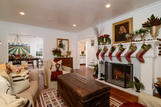 Country Farmhouse With Equestrian Christmas Decor | HGTV