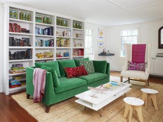 Emerald Green Sofa in Mid-Century Modern Living Room 