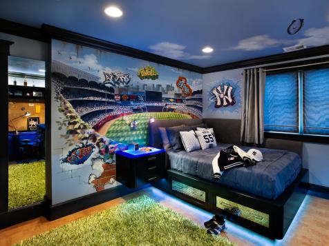 Baseball-Themed Teenage Boy's Room