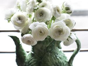 BPF_Spring-House_interior_spring-flowers_ranunculuses_v