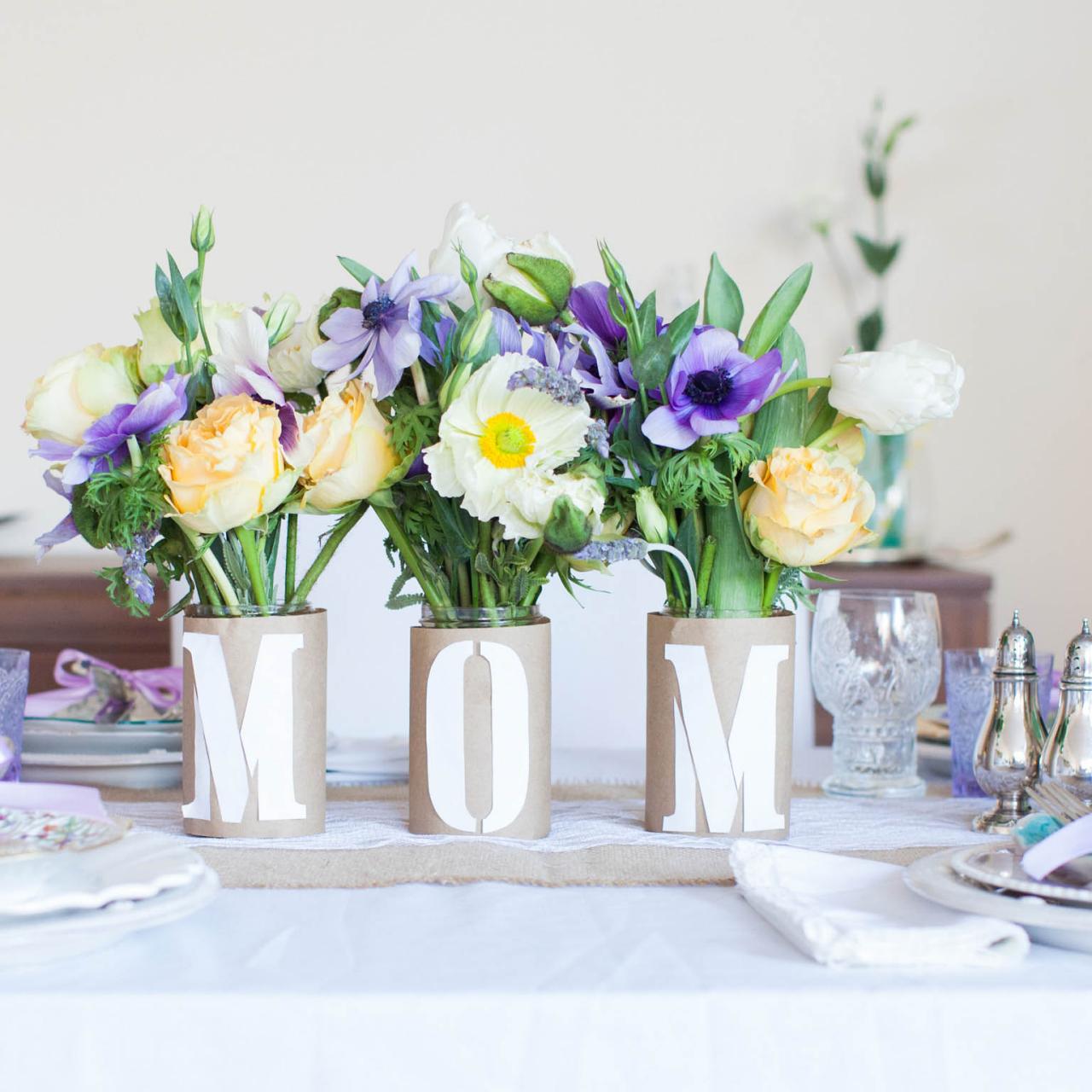 Mother's Day Table Decor: Simple Mother's Day Tablescape + Centerpiece