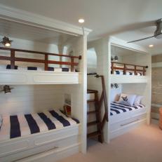 Kid-Friendly Bedroom Sleeps Six in Bunk Beds