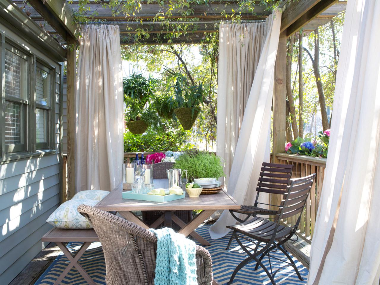 https://hgtvhome.sndimg.com/content/dam/images/hgtv/fullset/2014/3/7/1/BPF_Spring-House_exterior_outdoor-dining-space_cover_h.jpg.rend.hgtvcom.1280.960.suffix/1400988942098.jpeg