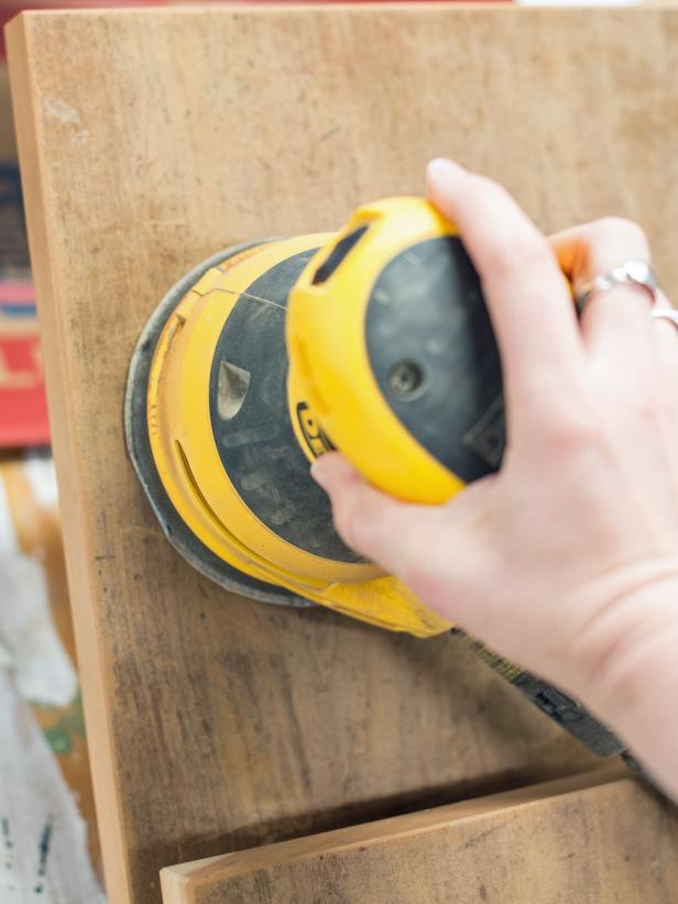 Smoothing Wood With an Orbital Sander
