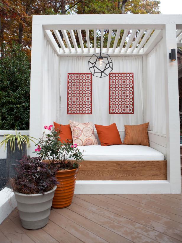 Outdoor Deck With Contemporary Pergola and Daybed