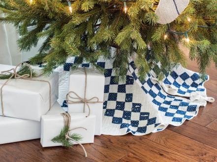 Cottage Up Your Christmas Tree Skirt 