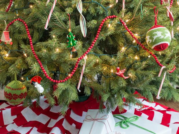 No-Sew Sunburst Christmas Tree Skirt | HGTV