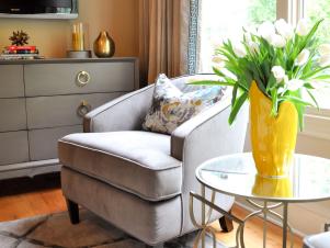 DP_Lindsey-Hayes-gray-white-transitional-bedroom-seating-area_s3x4
