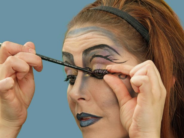 Finish the look with false eyelashes. With eyelash glue, attach the false lashes to the top lash line.