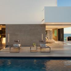 Sleek Pool for Modern Outdoor Living 
