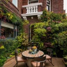 Courtyard Garden With Outdoor Dining