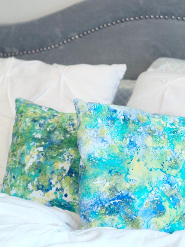 Original_Michelle-Edgemont-Marbled-Pillow-Cover-Beauty-Close_v