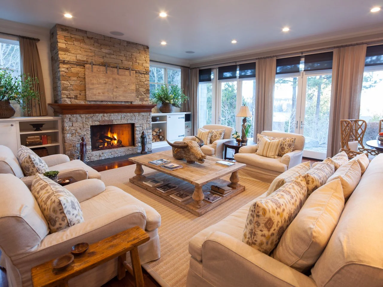 Traditional Living Room in Lake Tahoe | HGTV, image size:1280x960