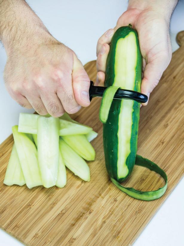 Peel the cucumber and cut into 4 pieces lengthwise.