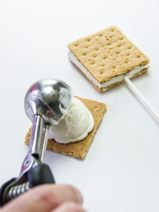 Use a medium cookie scoop leveled off to add marshmallow filling to half of a graham cracker.