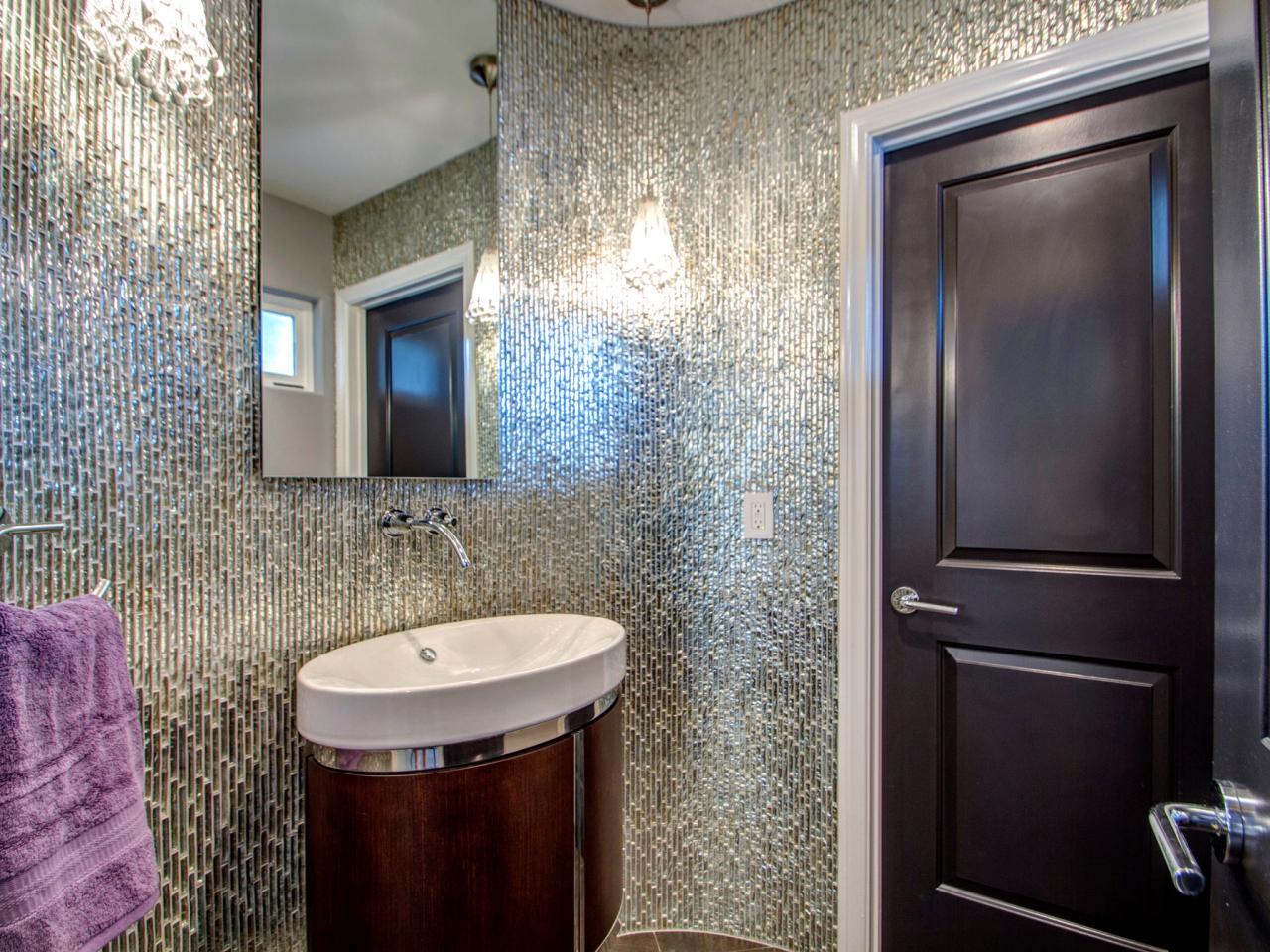 metallic-bathroom-wallpaper