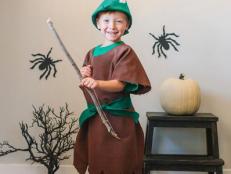 Easily turn budget-friendly felt and polyester fabric into a no-sew Robin Hood costume that you can pull together in a jiffy.