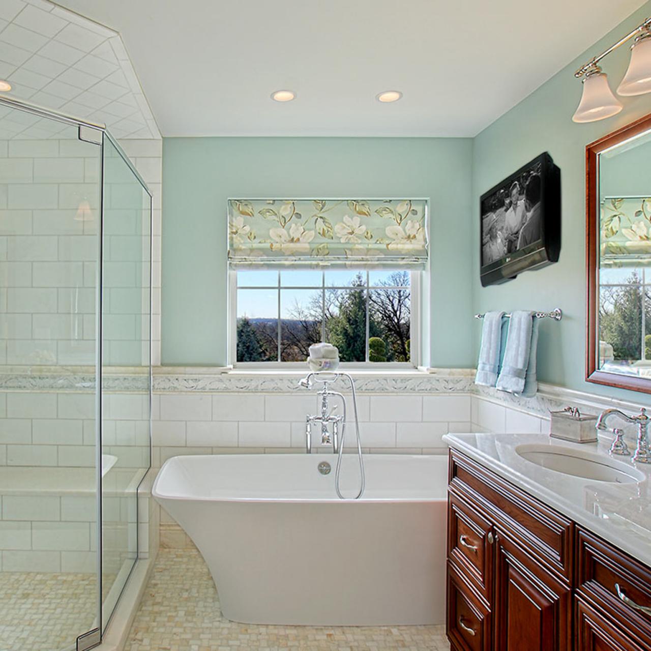 https://hgtvhome.sndimg.com/content/dam/images/hgtv/fullset/2014/8/18/0/DP_Joan-Suzio-transitional-blue-bathroom_h.jpg.rend.hgtvcom.1280.1280.suffix/1409060731062.jpeg