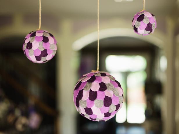 How to Make Kissing Balls | HGTV