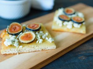 Fig and Blue Cheese Crumble Flatbread Recipe