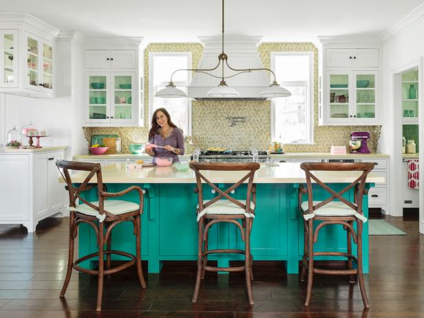 cottage style kitchen with island