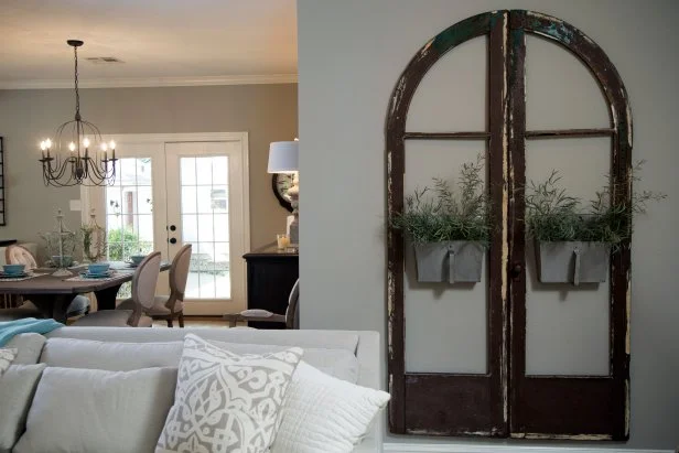 How to Decorate a Long Blank Wall: Stunning Ideas That Transform