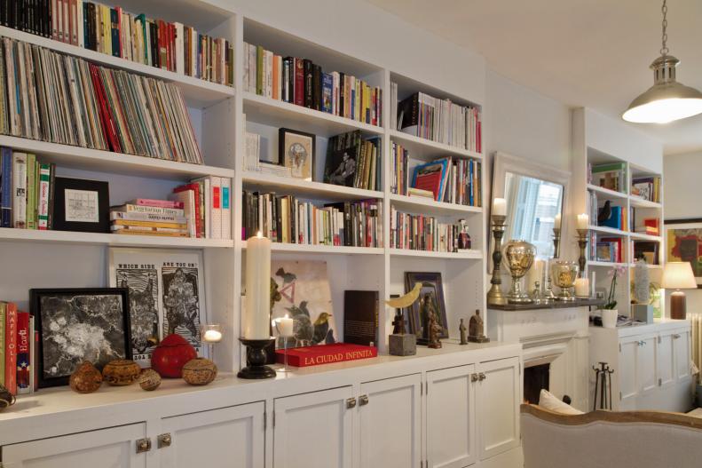 White Living Space With Built-In Bookshelves 
