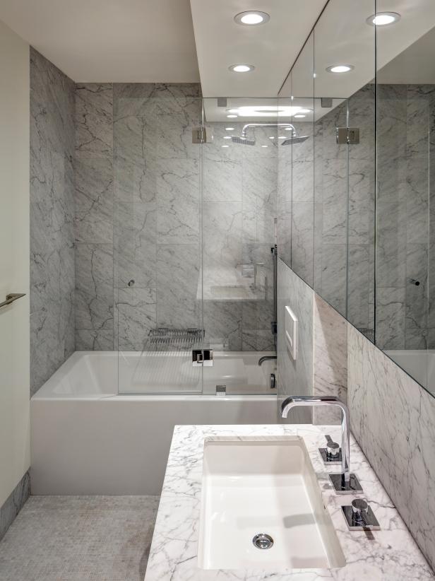 Modern Minimalist Black and White Bathroom Feels Elegant ...