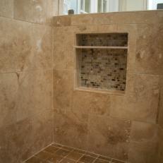 Calm, Neutral Shower With Built-in Nook